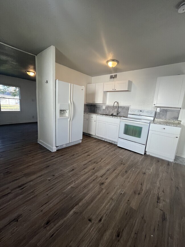 Foto del edificio - 715 St Barbara Ln