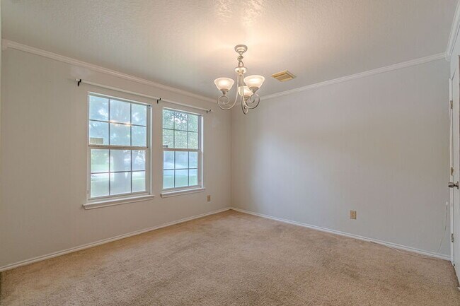 Building Photo - 164 Springtree Hollow