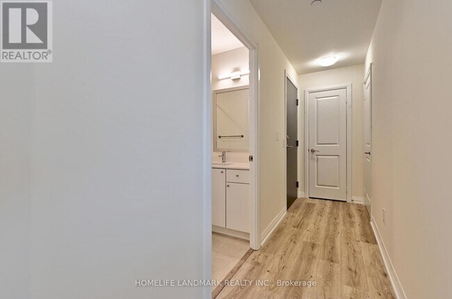 Photo du bâtiment - 3270 Sheppard Ave E