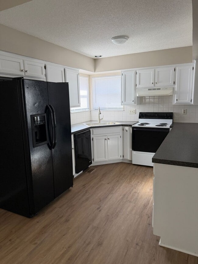 Foto del edificio - Andover Twin Home!