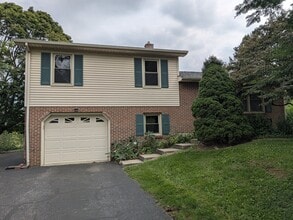 Building Photo - 335 Cornertown Rd