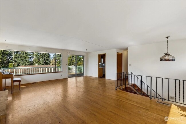 Foto del edificio - Amazing West Mountlake Terrace location wi...