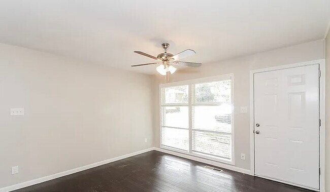 Foto del edificio - 2296 Lakewood Dr NW