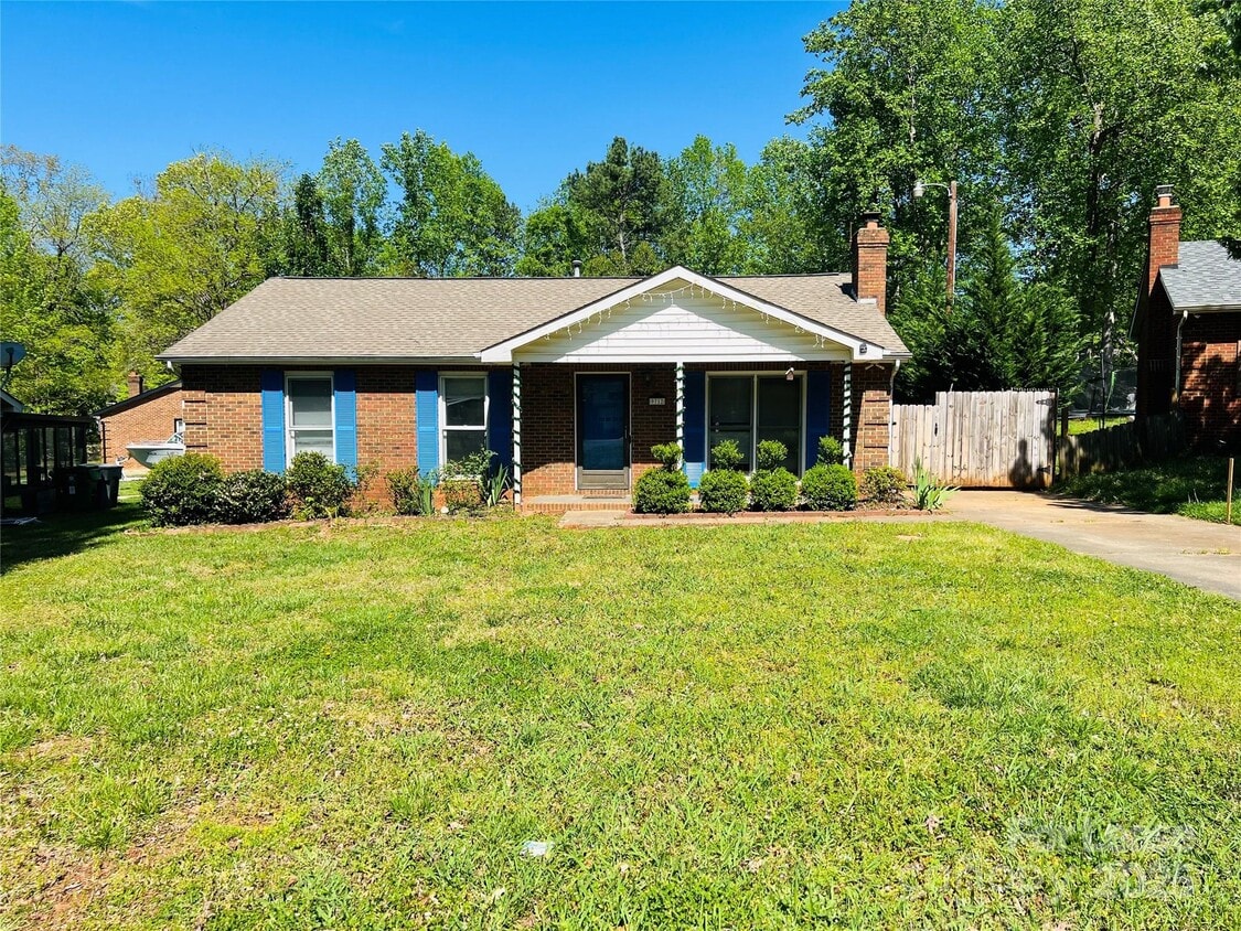 Primary Photo - 9712 Stillwater Ln