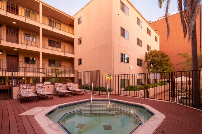 Foto del edificio - Hillcrest Summit