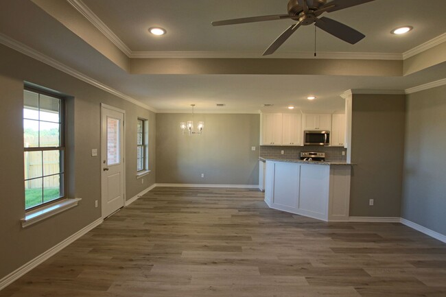 Foto del edificio - Beautiful 3 Bedroom 2 Bathroom Townhouse in South Tyler!