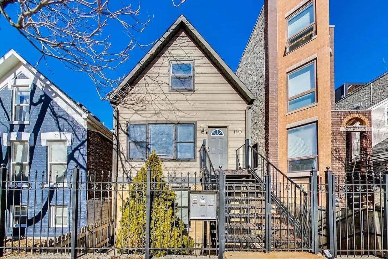 Foto principal - 1730 W Beach Ave