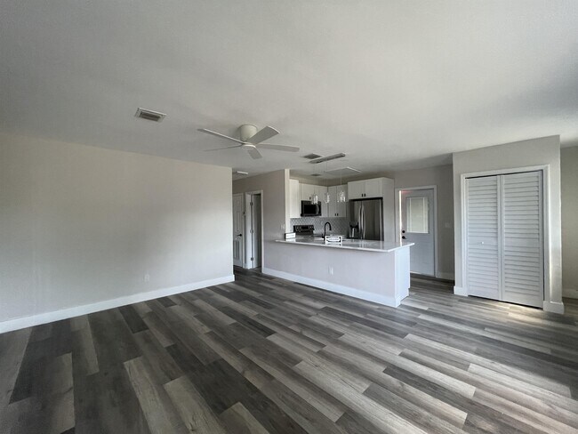 Foto del edificio - 631 SW 28th Terrace