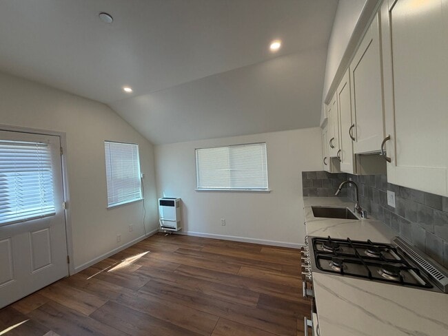 Building Photo - 148 Trevethan Ave