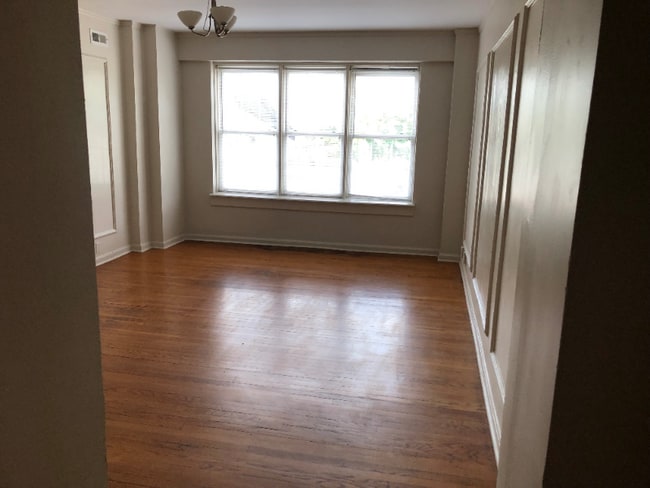 Building Photo - 1 W 28th St