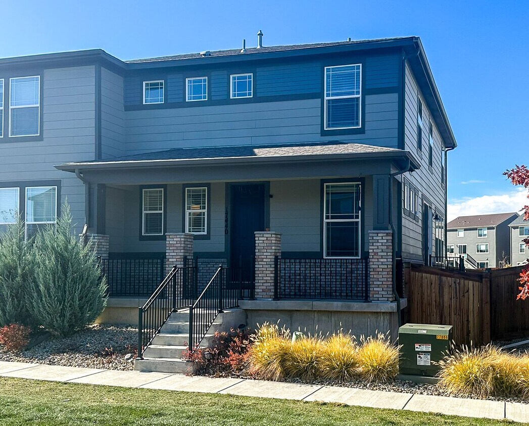 Foto principal - East Facing 3bd 2.5ba paired home in Senderos Creek!