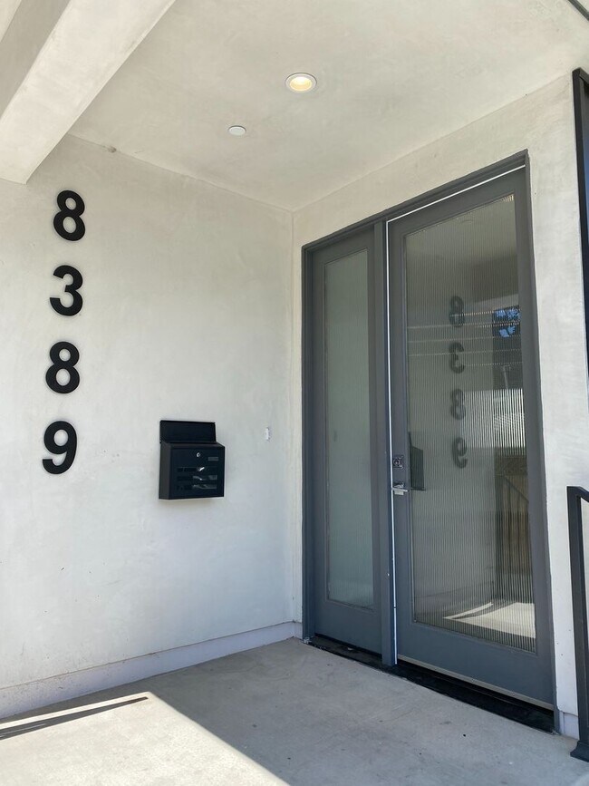 Foto del edificio - NEW SMART*4BD*4BA*TOWNHOME/ROOF DECK*CENTRAL AIR/HEAT*STAINLESS STEEL APPLIANCES*WASHER/DRYER IN ...