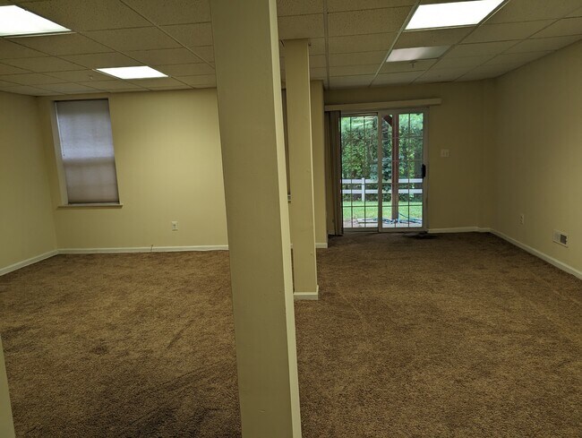 Building Photo - 153 Mountain View Dr