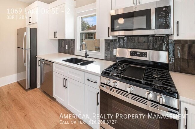 Foto del edificio - 1069 Lake Dr SE