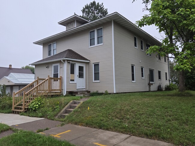 Building Photo - 212 7th St
