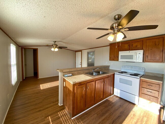 Foto del edificio - Country 2 Bedroom 1 Bath with a fenced Yard