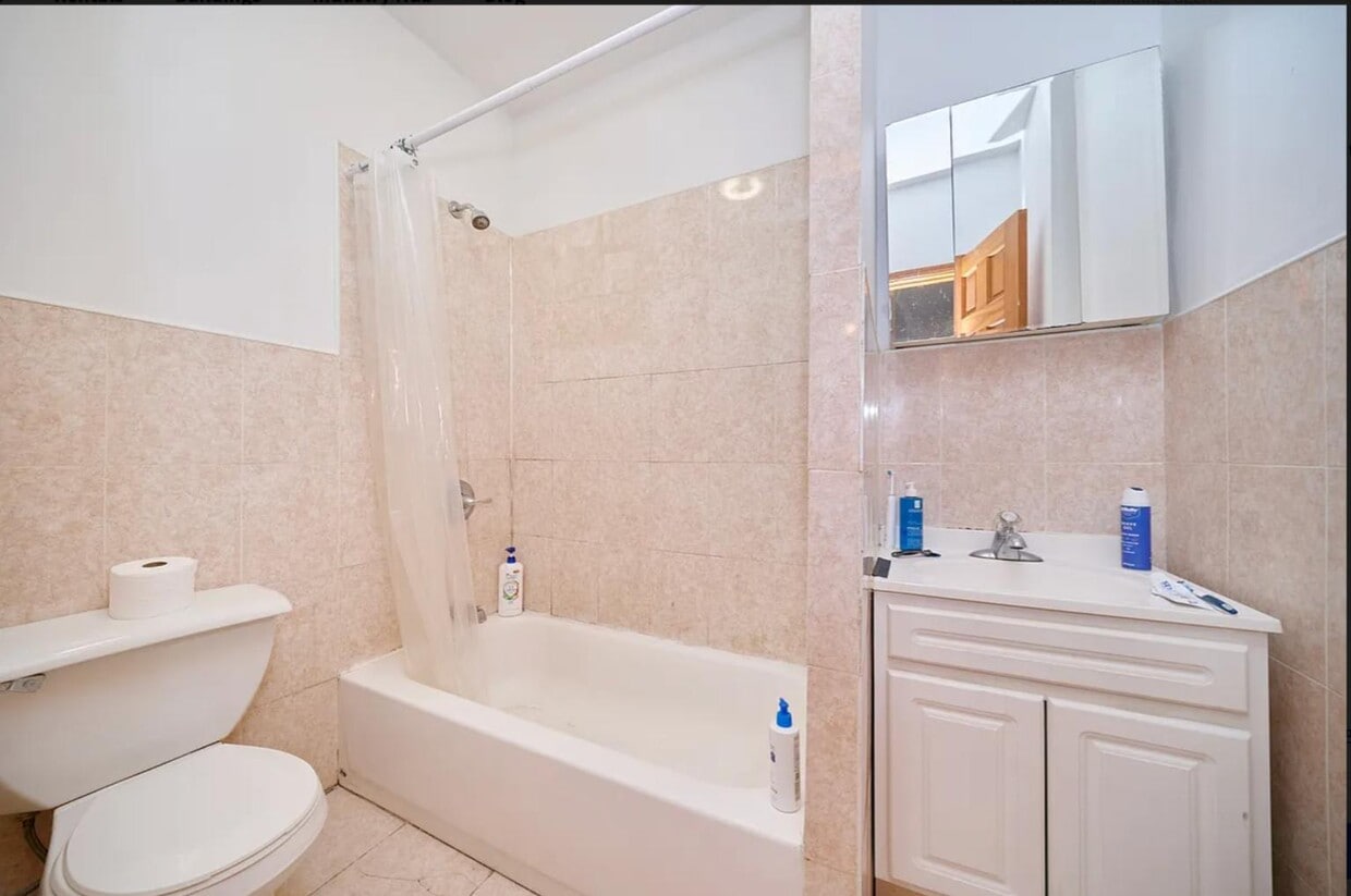 Building Photo - Just Listed Charming Studio in the heart of Hell’s Kitchen