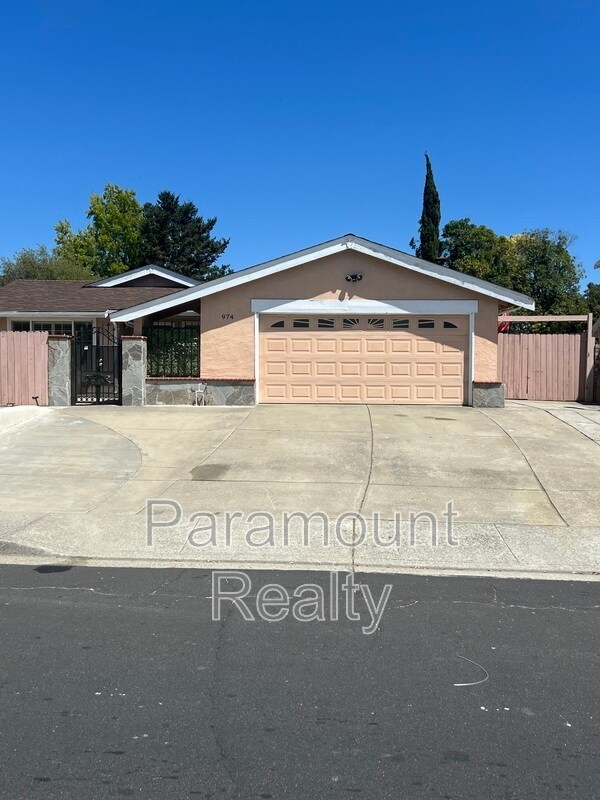 Photo - 974 Coral Dr