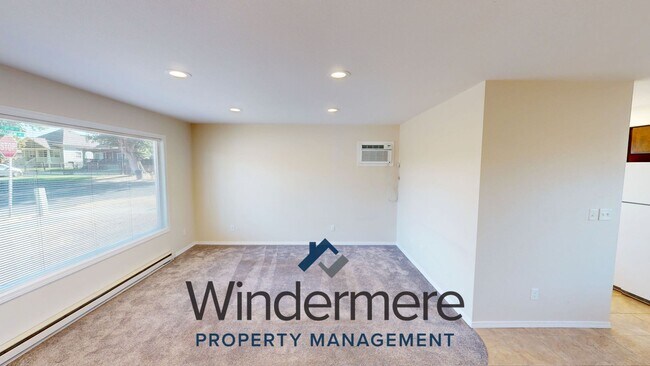 Building Photo - Malcolm 105/107