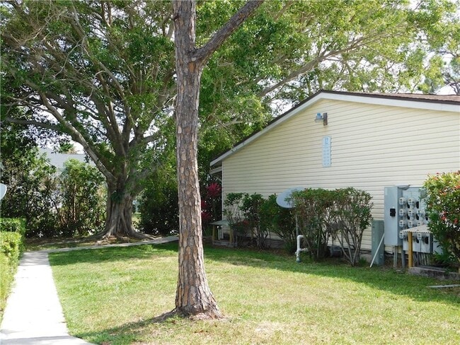 Building Photo - 454 7th Pl