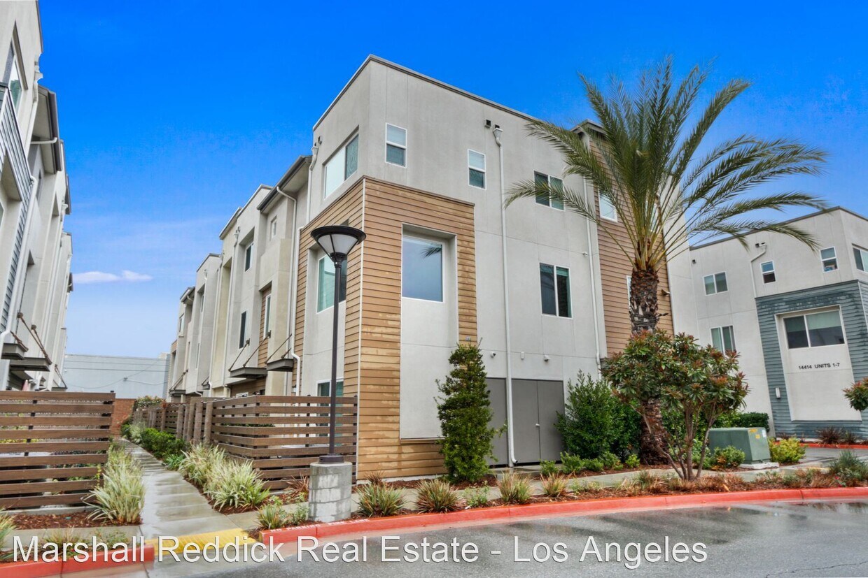 Primary Photo - 3 br, 4 bath House - 14410 Lily Ln Unit 3