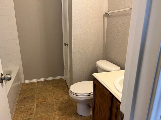 Building Photo - Nice property...