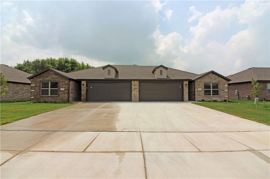 1513 Purple Finch St, Centerton, AR 72719 Townhome Rentals in