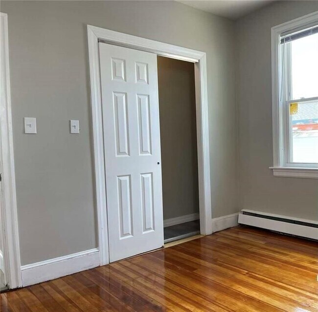 Foto del edificio - 30 Fallon Ave