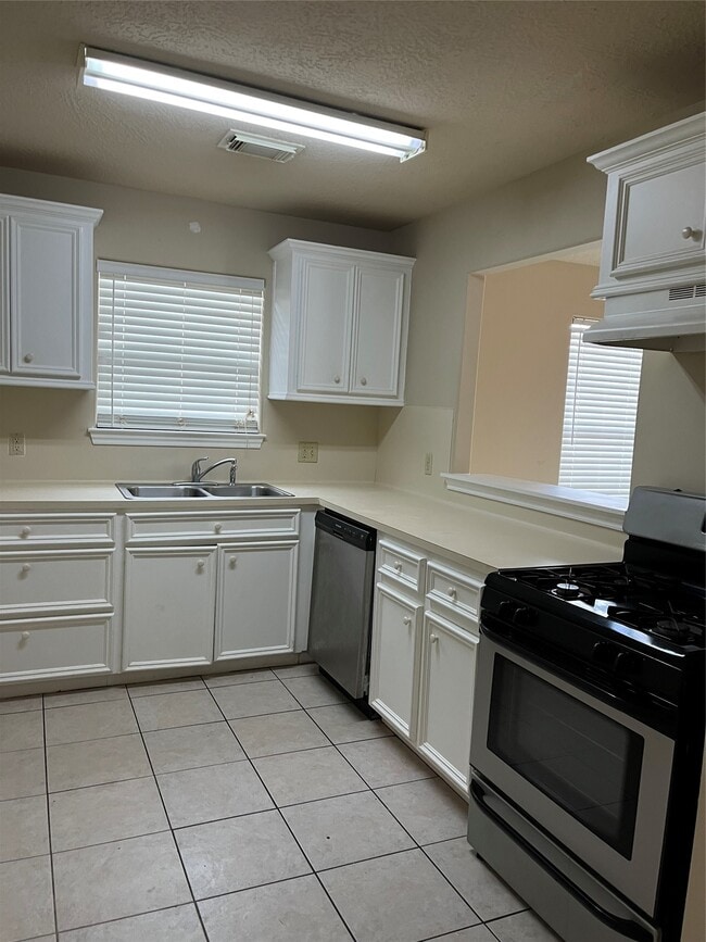 Foto del edificio - 321 Holiday St