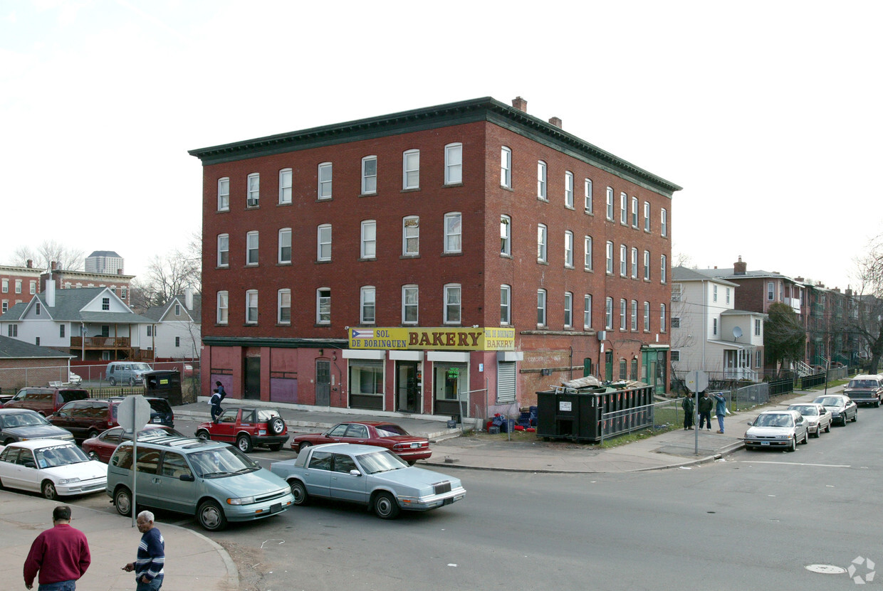 Building Photo - 1080 Broad St