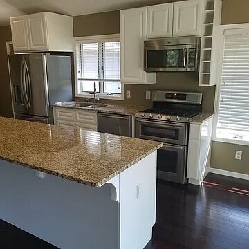 Building Photo - Available June 1 - excellent 4 bedroom 2 bath single family home in Chanhassen
