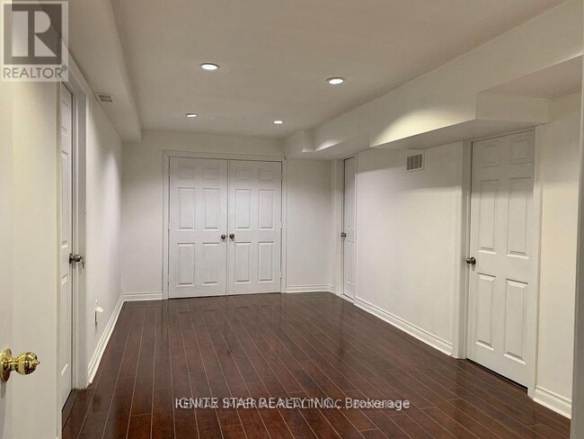 Building Photo - 3405 Colonial Dr