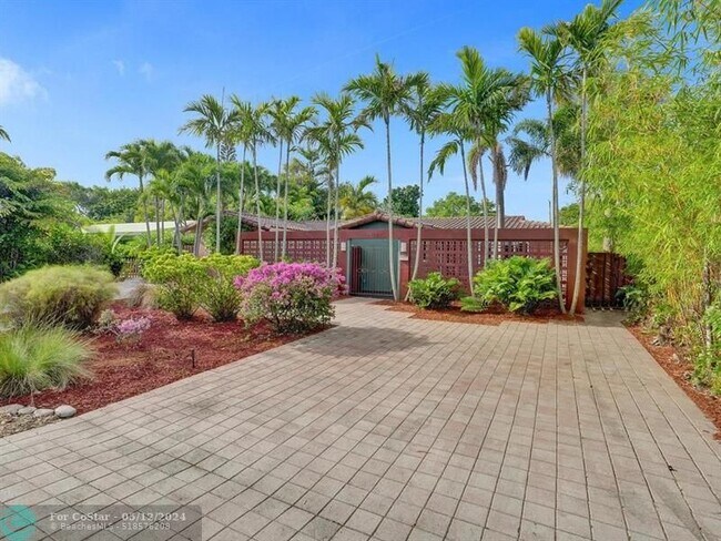 Foto del edificio - 1418 NE 56th Ct
