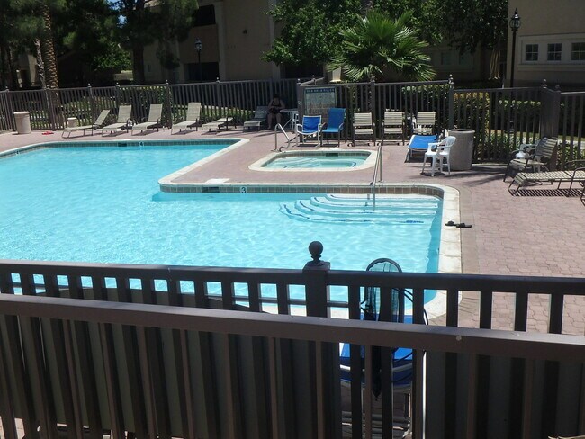 Foto del edificio - 3627 Water Song Dr