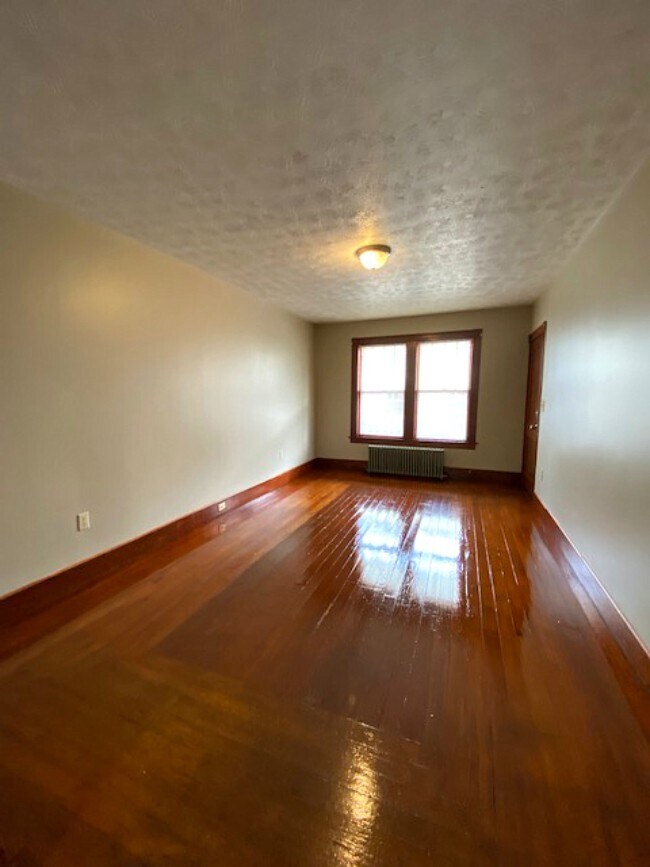 Área de estar - 584 Rimmon St