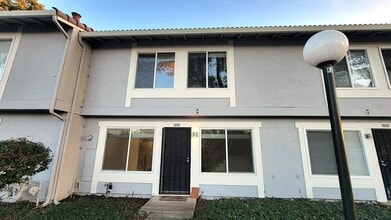 Building Photo - 4902 Lowry Rd