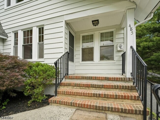Foto del edificio - 485 Valley Rd