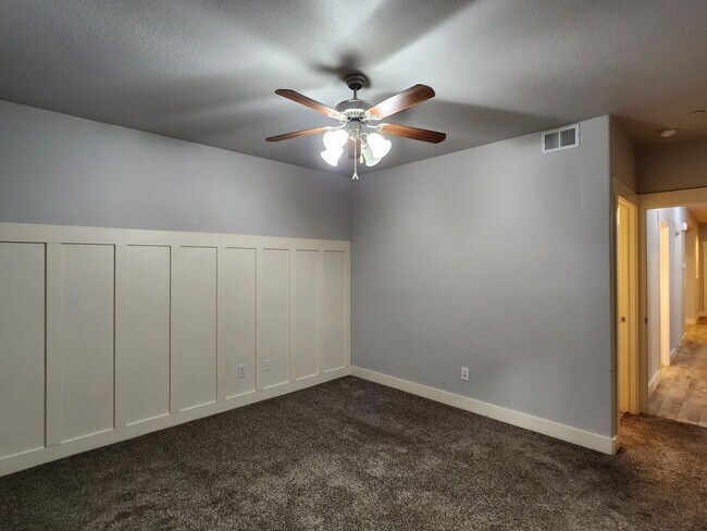 Foto del edificio - 3 Bd 2 Ba Condo 2 Car Garage
