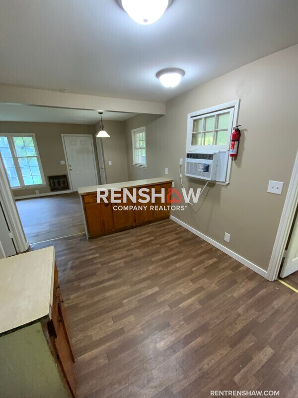 Building Photo - 691 Bridgeman St