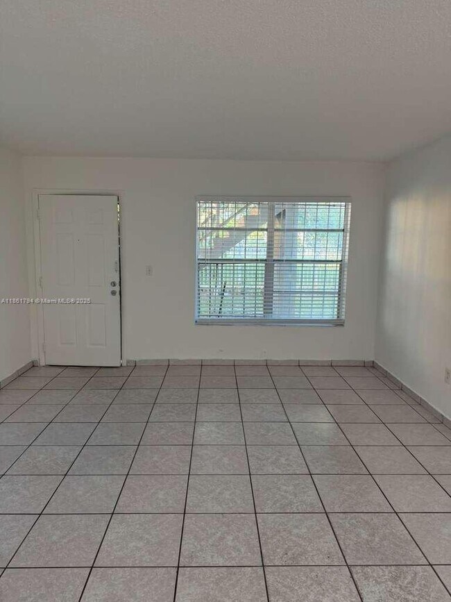 Foto del edificio - 251 NW 177th St