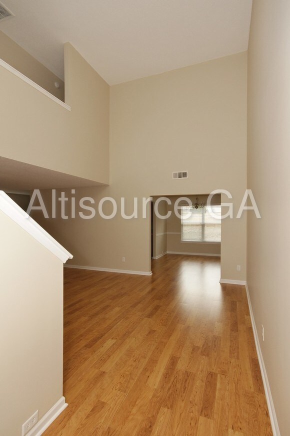 Building Photo - 5577 Waverly Park