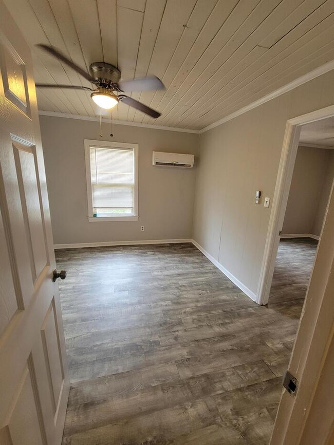 Building Photo - 1057 NC-150
