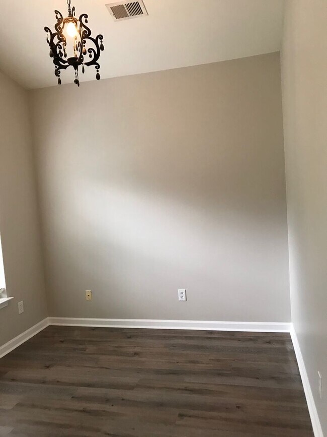 Building Photo - ARROWHEAD GOLF COMMUNITY