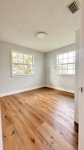 Foto del edificio - 6894 3rd St