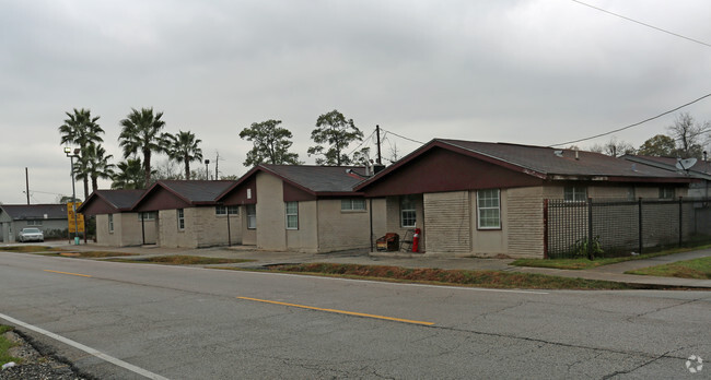 Foto del edificio - Weaver Road Apartments