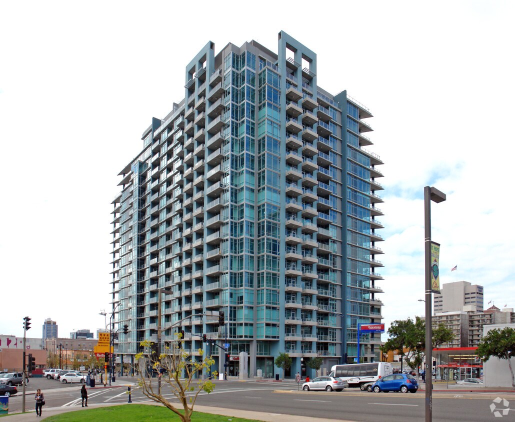 Skyvue Lofts At Smart Corner Apartments in San Diego, CA