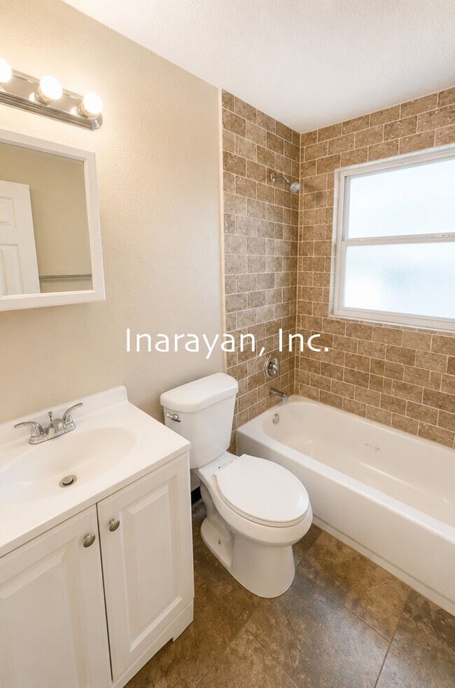 Foto del edificio - 2208 W Central Blvd