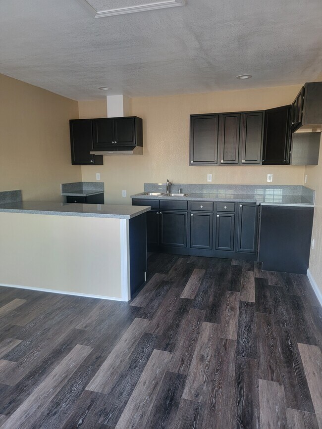 Foto del edificio - 4216 W 104th St