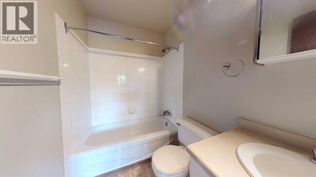 Photo du bâtiment - 5117-5144 44 St