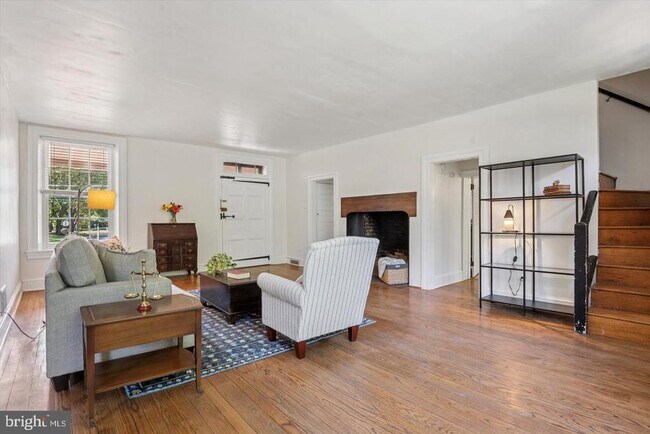 Building Photo - 547 Concord Rd